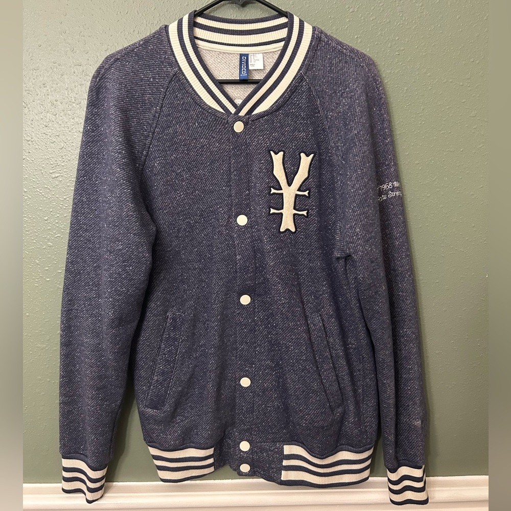 H&M MENS Button Up Sweater. Size Small. Good condition.